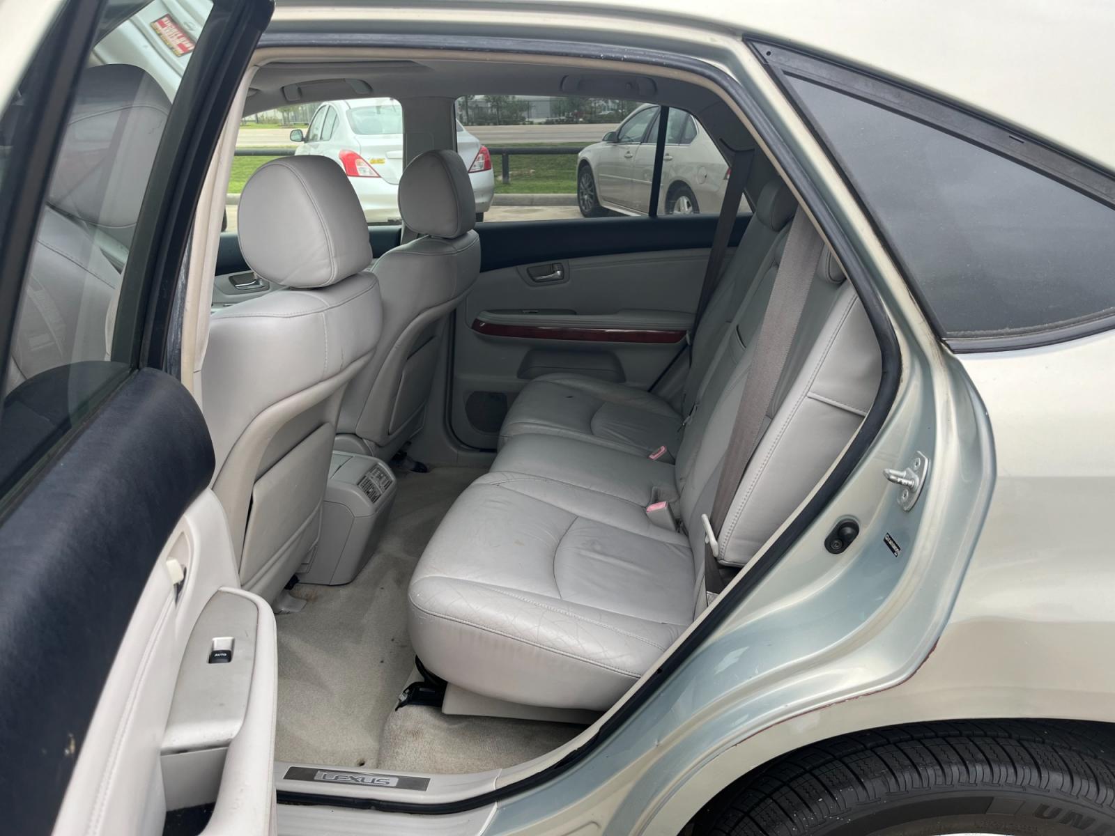2004 SILVER /TAN Lexus RX 330 (JTJGA31U340) with an 3.3 engine, Automatic transmission, located at 14700 Tomball Parkway 249, Houston, TX, 77086, (281) 444-2200, 29.928619, -95.504074 - Photo #9